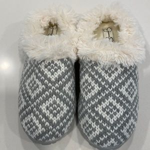 Jessica Simpson Slippers (5-6)